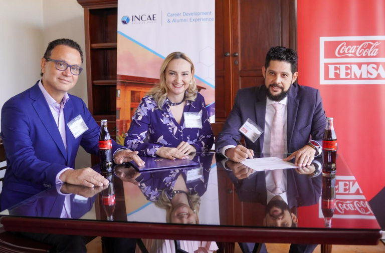 Coca-Cola FEMSA e INCAE se unen para impulsar el desarrollo de talento humano